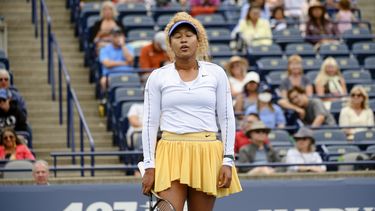 Osaka se retira de 1er duelo en Toronto por lesión