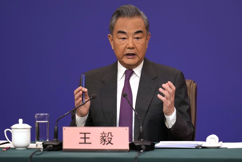 El ministro de Exteriores de China, Wang Yi, durante una conferencia de prensa en el marco del Congreso Nacional Chino, en Beijing, el 7 de marzo de 2024. (AP Foto/Ng Han Guan)