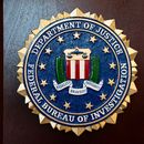 El sello del FBI en el podio previo a una conferencia de prensa en Portland, Oregon, el 16 de enero del 2025. (AP foto/Jenny Kane)