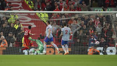 Díaz anota en goleada de Liverpool, nuevo líder de Premier