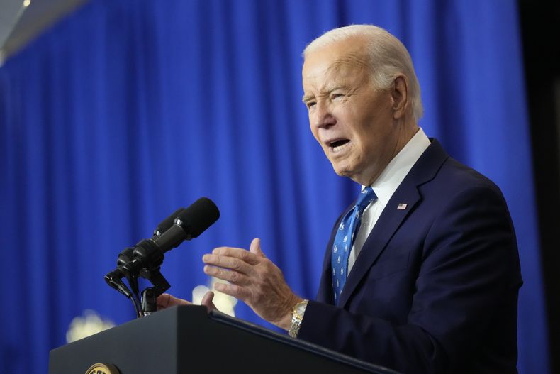 El presidente Joe Biden habla en el Departamento de Trabajo en Washington, el lunes 16 de diciembre de 2024. (AP Foto/Ben Curtis)