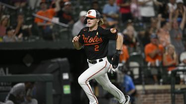 Henderson pega par de dobles al debutar en Baltimore