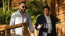 El secretario de Estado de EEUU, Marco Rubio, conversa con el presidente de El Salvador, Nayib Bukele, en su residencia en Lago Coatepeque, en El Salvador, el lunes 3 de febrero de 2025. (AP Foto/Mark Schiefelbein, Pool)