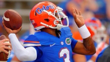 americateve | El Quarterback novato Treon Harris ha sido suspendido mientras se le investiga por asalto sexual.