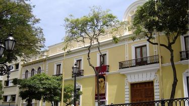 americateve | Actualmente, sólo 70 de los 800 venezolanos que trabajan en las embajadas y consulados alrededor del mundo han cursado la carrera diplomática.