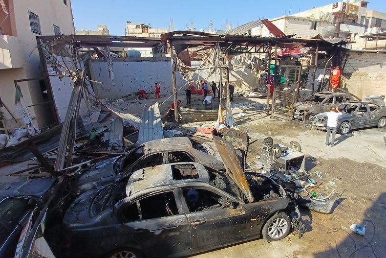 El lugar del bombardeo israelí en el campamento de refugiados palestinos Ein el-Hilweh en Sidón, Líbano, el 19 de noviembre del 2025. (AP foto/Mohammed Zaatari)