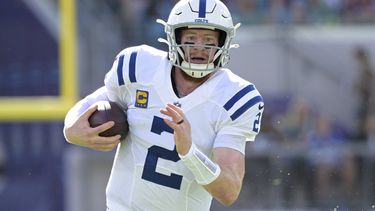 Fuente AP: Indianápolis envía a Wentz a Washington
