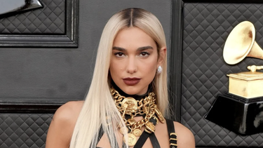 dua lipa, kim kardashian y nicole kidman deslumbran en desfile de balenciaga