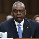El secretario de Defensa de Estados Unidos, Lloyd Austin, testifica ante la Comisión de Servicios Armados del Senado durante una audiencia sobre la Solicitud de Presupuesto del Departamento de Defensa para el Año Fiscal 2025 y el Programa de Defensa de Años Futuros en el Capitolio, Washington, el martes 9 de abril de 2024. (AP Foto/Jose Luis Magana)