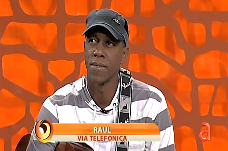 El cantautor cubano Tony Avila vivió de manera incómoda su primera entrevista en Miami durante una presentación promocional el viernes en el programa Arrebatados, de AméricaTeVe.