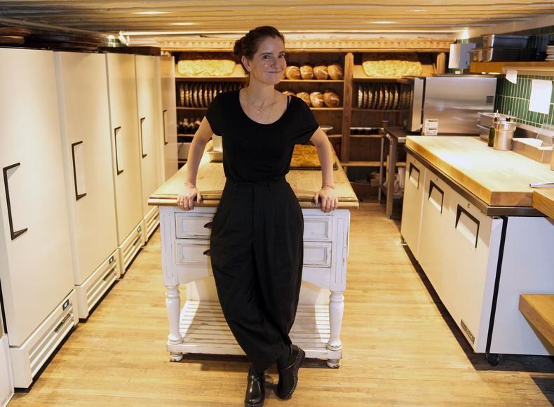 La chef mexicana Elena Reygadas posa para un retrato durante una entrevista en su restaurante Rosetta en la Ciudad de México el miércoles 26 de abril de 2023. Reygadas ganó el premio The Worlds Best Female Chef 2023 de la lista The Worlds 50 Best Restaurants a la mejor chef mujer del mundo. (Foto AP/Fernando Llano)