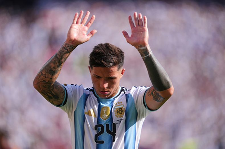 ARCHIVO - El volante argentino Enzo Fernández tras ser expulsado en la final del Mundial, el 19 de julio de 2026, en East Rutherford, Nueva Jersey. España se impuso 1-0. (AP Foto/Abbie Parr)