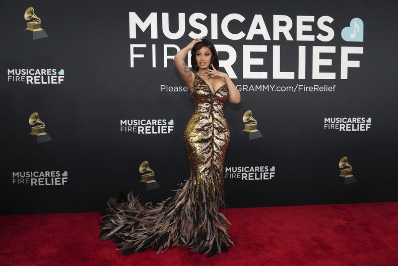Cardi B llega a la 67ª entrega anual de los Grammy el domingo 2 de febrero de 2025 en Los Ángeles. (Foto Jordan Strauss/Invision/AP)