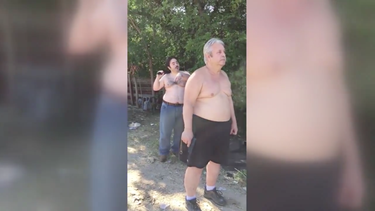 padre e hijo acribillan a un vecino por una disputa sobre basura en texas