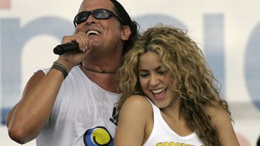 cantante y productor cubano demando por plagio a los astros shakira y carlos vives