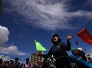 ecuador: asamblea detiene sesion de destitucion presidencial