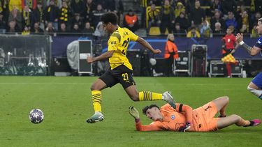 Dortmund supera 1-0 a Chelsea, que queda en riesgo