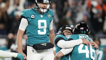Lawrence ayuda a que Jaguars den la vuelta para ganar