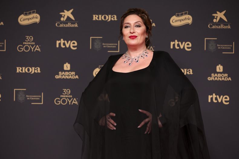 Estrella Morente llega a la 39ª edición de los Premios Goya en Granada, España, el sábado 8 de febrero de 2025, en Granada. (Foto AP/Fermin Rodriguez)