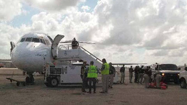 deportan a 11 cubanos a la isla en vuelo desde miami