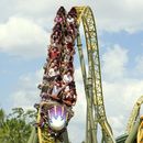 ARCHIVO - Los visitantes viajan en la montaña rusa Stardust Racers en el parque temático Epic Universe en Universal Resort Orlando, el 10 de abril de 2025, en Orlando, Florida. (Foto AP/John Raoux, archivo)