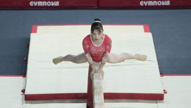 La mexicana Cassandra Loustalot compite en la final de gimnasia artística en los Juegos Centroamericanos de San Salvador, el domingo 25 de junio de 2023 (AP Foto/Arnulfo Franco)