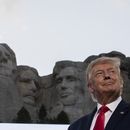 Campaña de Trump acusa a Univision de recomendar clásico del marxismo latinoamericano