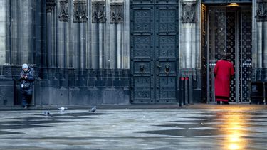 Foto tomada el 30 de noviembre de 2022 de la catedral en Colonia, Alemania. (Foto AP /Michael Probst)