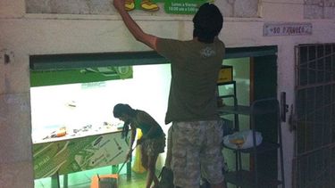 &nbsp;Negocio de reparación de celulares en La Habana.