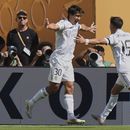 Gonzalo García (izquierda) y Arda Guler celebran tras el gol de García para el Real Madrid ante Borussia Dortmund en los cuartos de final del Mundial de Clubes, el sábado 5 de julio de 2025, en East Rutherford, Nueva Jersey. (AP Foto/Frank Franklin II)