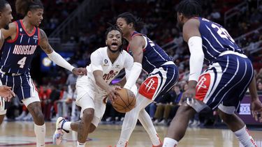 Con 26 de Garland, Cavs arrollan a Rockets