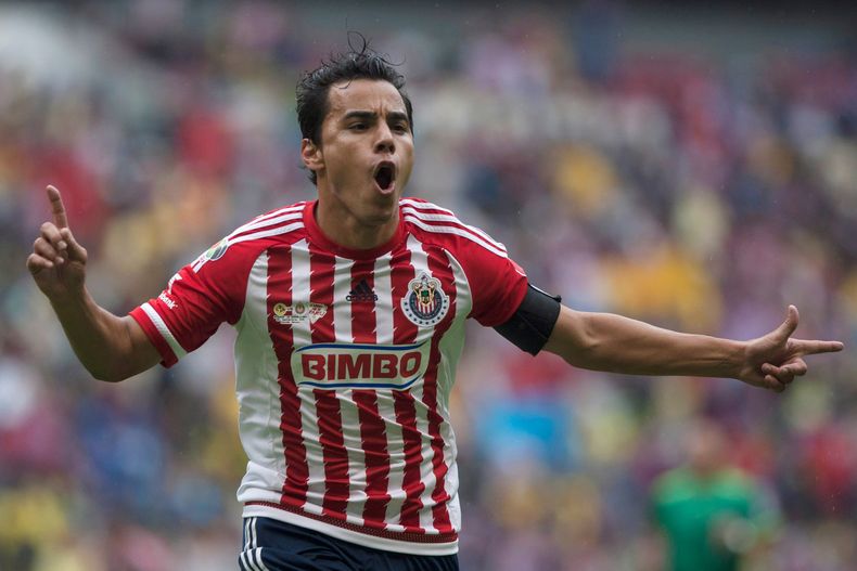 ARCHIVO - Foto del 26 de septiembre del 2025, Omar Bravo de Chias celebra tras anotar en el clásico del fútbol mexicano ante el América. (AP Foto/Christian Palma, Archivo)