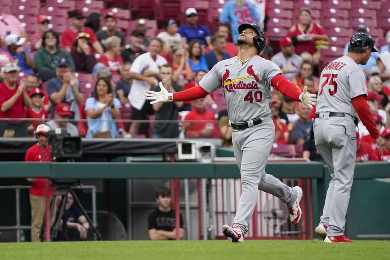 El venezolano Willson Contreras, de los Cardenales de San Luis, festeja luego de conectar un jonrón de tres carreras en el encuentro del viernes 8 de septiembre de 2023, ante los Rojos de Cincinnati (AP Foto/Joshua A. Bickel)