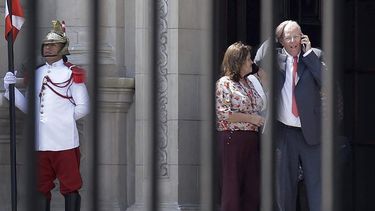 ppk renuncia presidencia de peru; sucesor dice estar listo