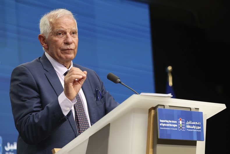 En esta imagen de archivo, el jefe de política exterior de la Unión Europea, Josep Borrell, ofrece una conferencia de prensa luego de una reunión sobre el futuro de Siria y la región, en el edificio del Consejo Europeo, en Bruselas, el 15 de junio de 2023. (AP Foto/Geert Vanden Wijngaert, archivo)