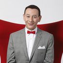 ARCHIVO - El actor Paul Reubens caracterizado como Pee-wee Herman posa para un retrato para promover la obra de teatro The Pee-wee Herman Show, el 7 de diciembre de 2009, en Los Angeles. Reubens murió el 30 de julio de 2023 después de una lucha de seis años contra el cáncer que no hizo pública, dijo su publicista en un comunicado. (Foto AP/Danny Moloshok, archivo)