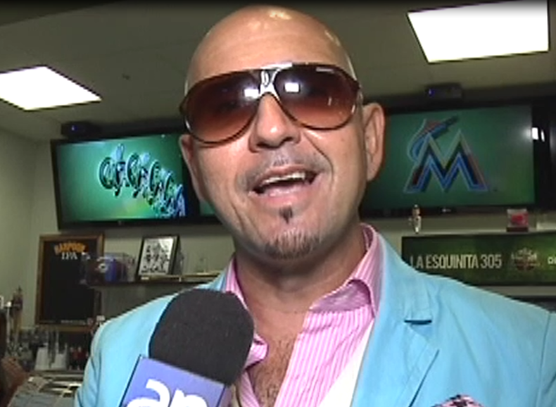 Pimp Bull sale a pasear por las calles de Miami y a saludar a sus fans. Nuestras cámaras lo siguieron en exclusiva y nos trae quien es este Mister 786.