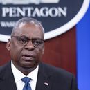 ARCHIVO - El secretario de Defensa de Estados Unidos, Lloyd Austin, habla en una reunión virtual con el Grupo de Contacto de Defensa de Ucrania, el 22 de noviembre de 2023, en el Pentágono, en Washington. (AP Foto/Cliff Owen, archivo)