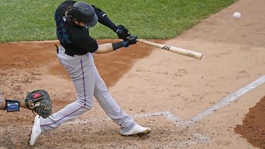 marlins vencen a yanquis y terminan con marca ganadora