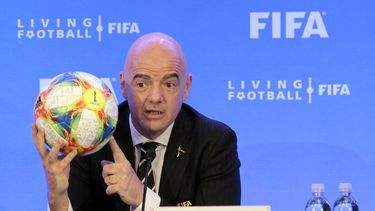 ARCHIVO - El presidente de la FIFA Gianni Infantino durante una rueda de prensa tras el Consejo de la FIFA, el viernes 15 de marzo de 2019, en Miami. (AP Foto/Luis M. Álvarez)