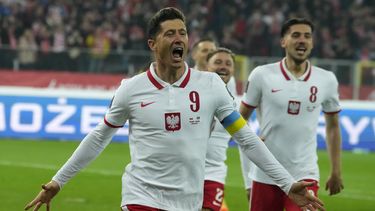 Polonia avanza a su segundo Mundial seguido, Suecia fuera