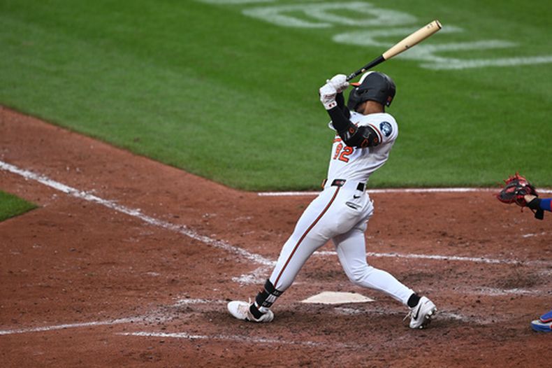 El segunda base de los Orioles de Baltimore Jeremiah Jackson le da seguimiento a su doble de dos carreras ante los Cachorros de Chicago el jueves 9 de julio del 2026. (AP Foto/Gail Burton)