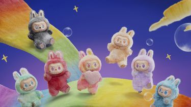 Imagen difundida por Pop Mart que muestra al juguete Labubu. (Pop Mart via AP)