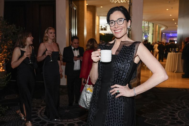 Halina Reijn llega a la 82ª edición de los Globos de Oro el domingo 5 de enero de 2025 en el Beverly Hilton de Beverly Hills, California. (Foto AP/Chris Pizzello)