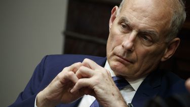 Trump dice que candidatos rivalizan por ser jefe de despacho