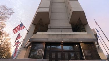 ARCHIVO- La sede del FBI se ve en Washington, el 7 de diciembre de 2024. (AP Foto/José Luis Magana, Archivo)