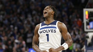Jóvenes estrellas aprovechan reflectores de playoffs de NBA