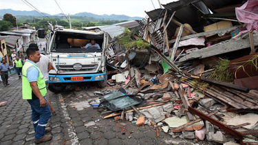 asciende a 233 la cifra de fallecidos por terremoto en ecuador