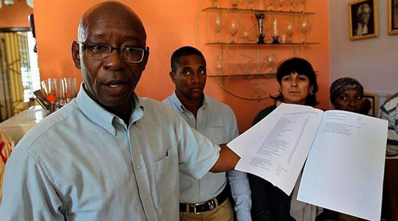 Uno de los encargados es Manuel Cuesta Morúa. No descartan solicitar que se redacte una nueva. Pretenden recoger 100.000 firmas para promover un cambio constitucional que permita democratizar el país