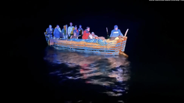 este domingo se reportaron varios desembarcos de balseros cubanos en las costas de florida. 82 fueron repatriados 